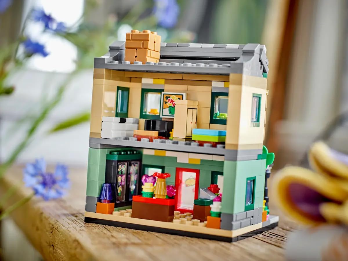 LEGO Flower Store 40680 – Collectible Model Shop with Interior Details & Customizable Design