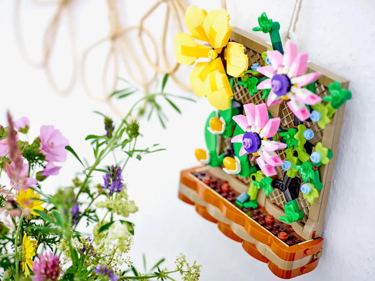 LEGO Flower Trellis Display 40683 – Spring Floral Decor Set (440 pcs)