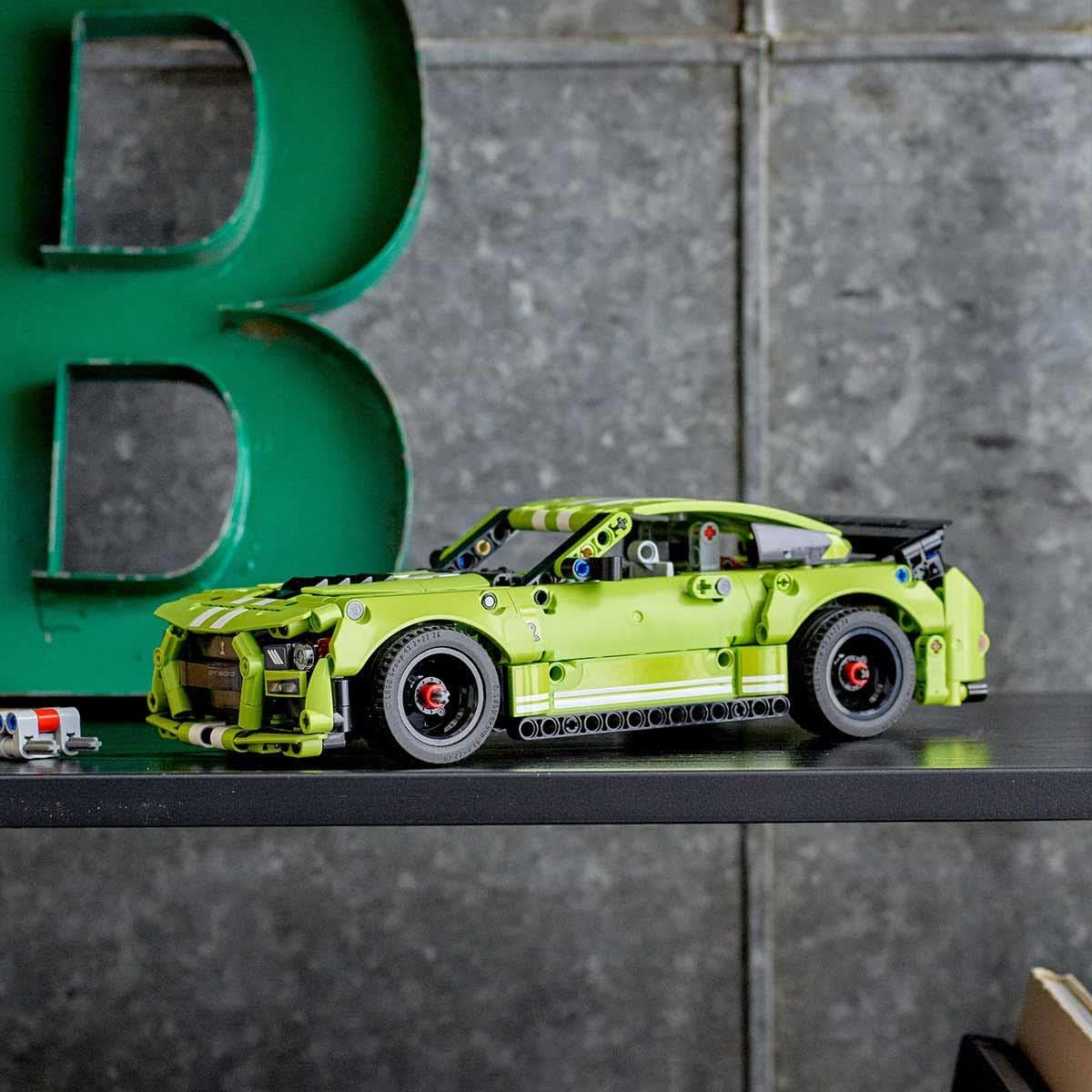 LEGO Technic Ford Mustang Shelby GT500 42138 — 544-Piece Drag Race AR Build