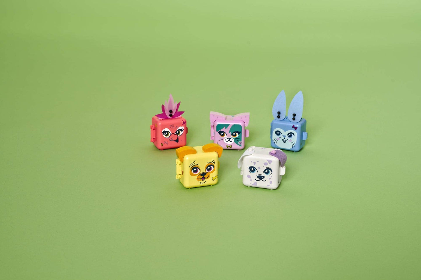 LEGO Friends Emma's Dalmatian Cube 41663 – Portable Puppy Playset with Emma Mini-Doll