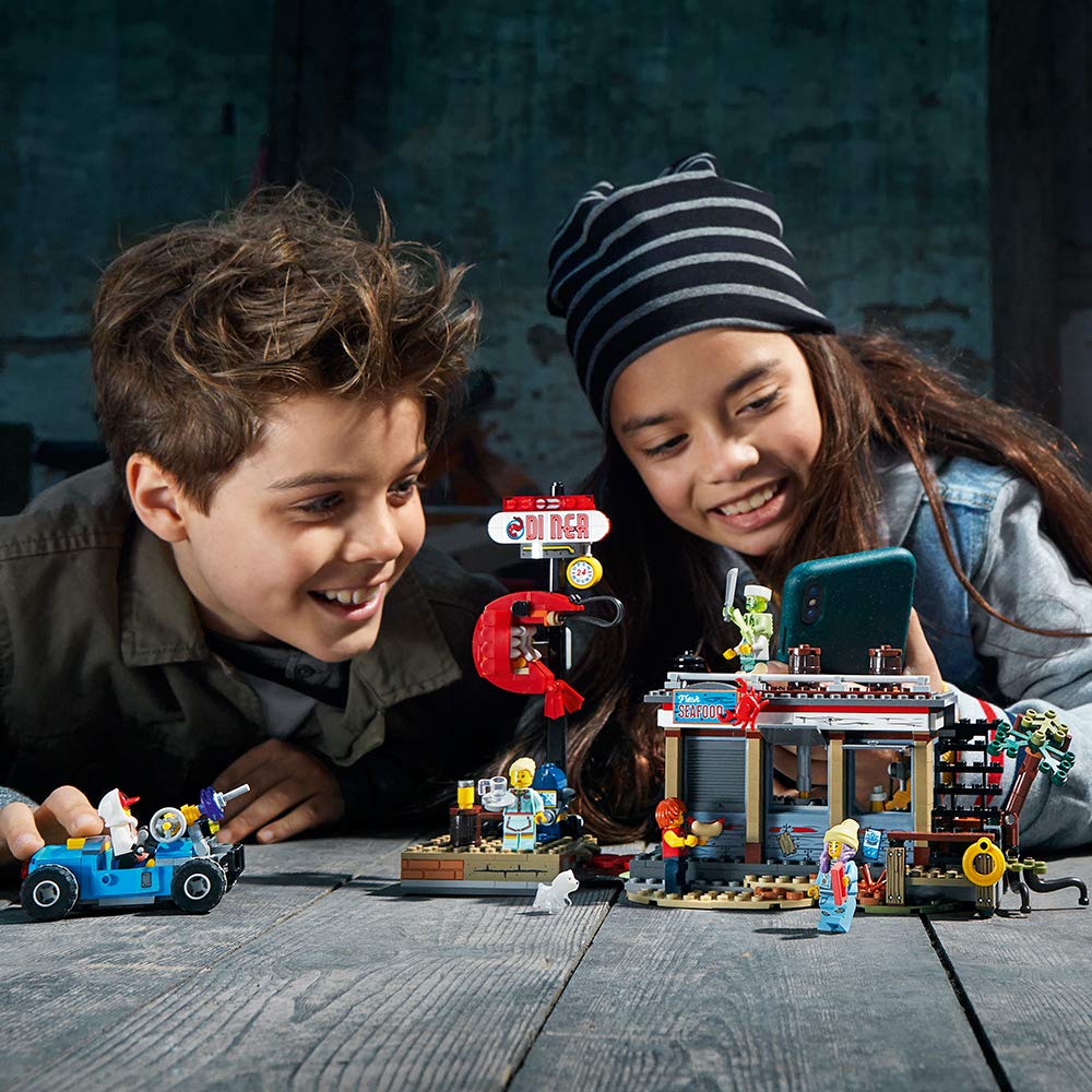 LEGO Hidden Side Shrimp Shack Attack 70422 AR Building Set – Ghost Hunting Adventure