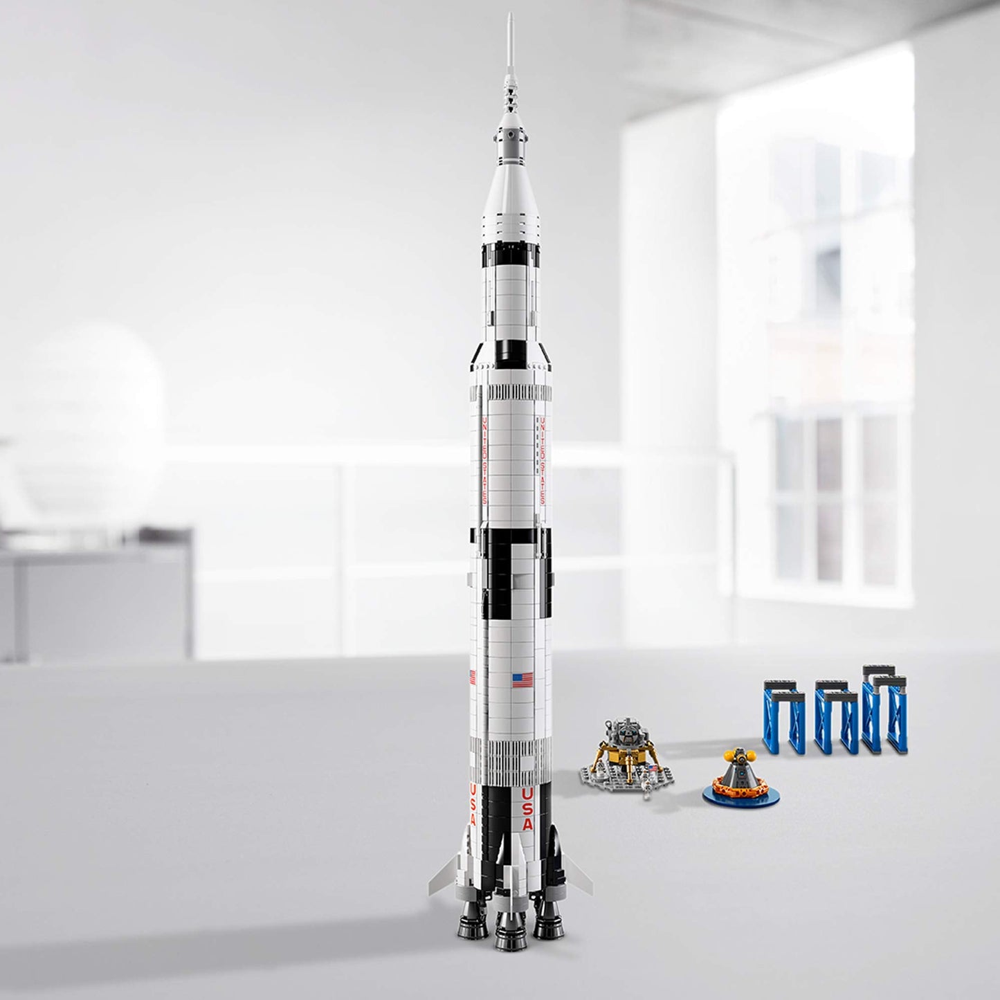 LEGO 92176 NASA Apollo Saturn V Space Rocket Model — Display-Ready 1m Tall 5-Module Replica