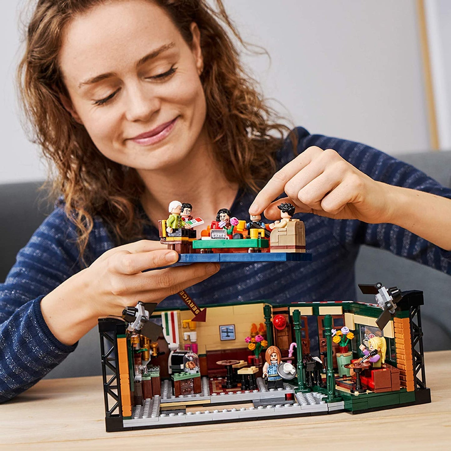 LEGO Ideas 21319 Central Perk Building Kit – 1,070 Pieces | Friends TV Show Collectible