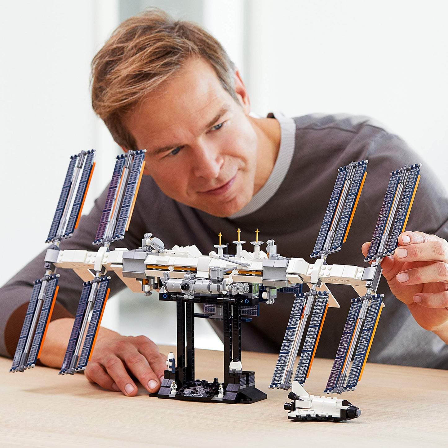 LEGO Ideas International Space Station 21321 – 864-Piece Display Model for Adults