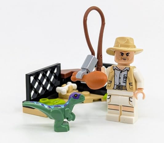 LEGO Jurassic World: Robert Muldoon Minifigure with Raptor Training