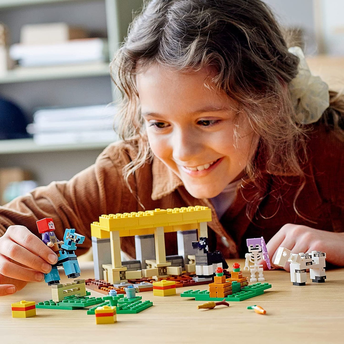 LEGO Minecraft The Horse Stable 21171 – Build, Feed, and Battle with Skeleton Horseman (New 2021, 241 Pieces)