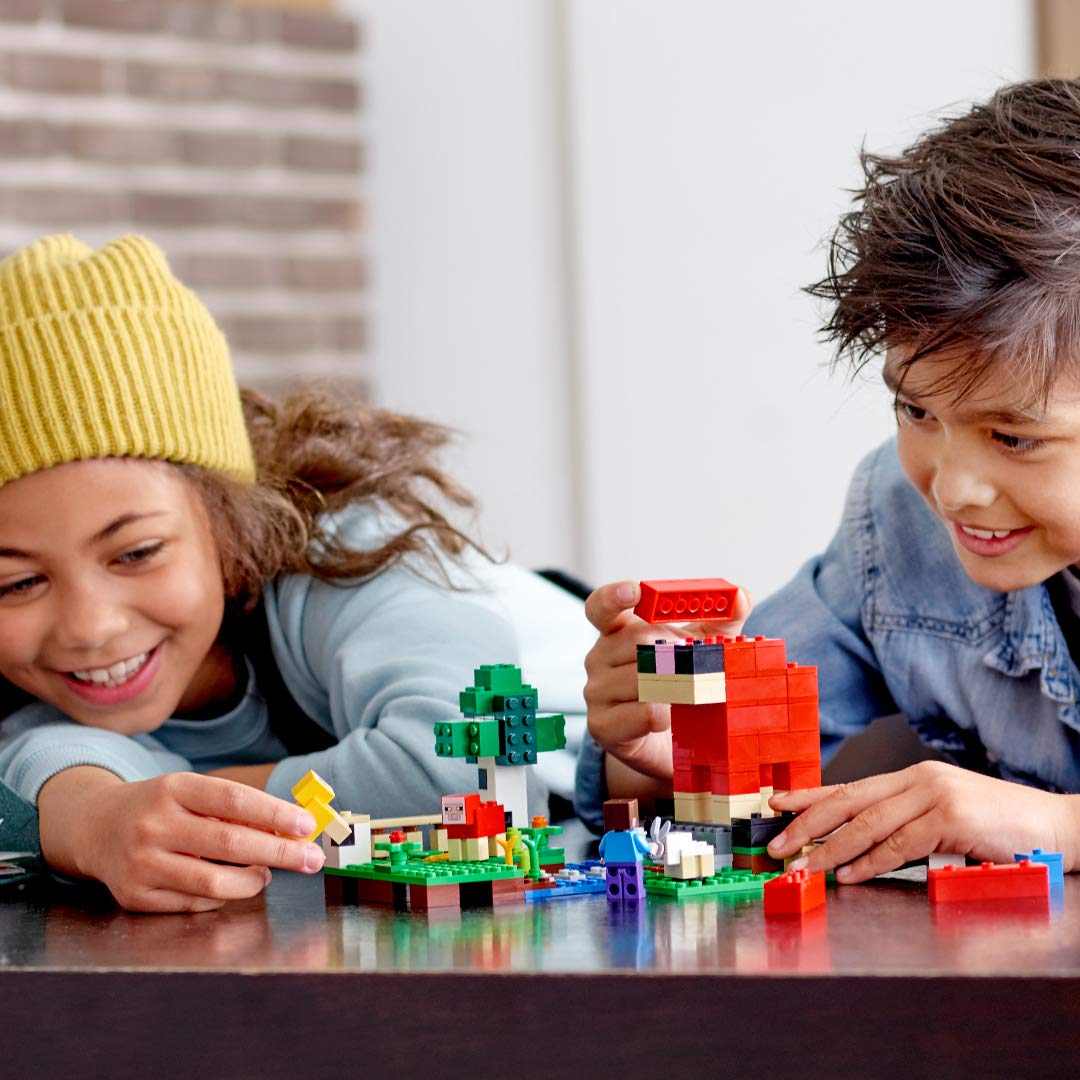 LEGO Minecraft The Wool Farm 21153 Building Kit (260 Pieces) – Creative Farm Adventure