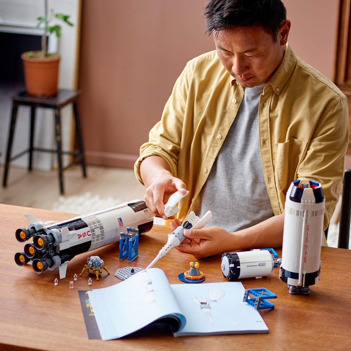 LEGO Ideas NASA Apollo Saturn V 92176 — 1969-Piece Space Model Rocket