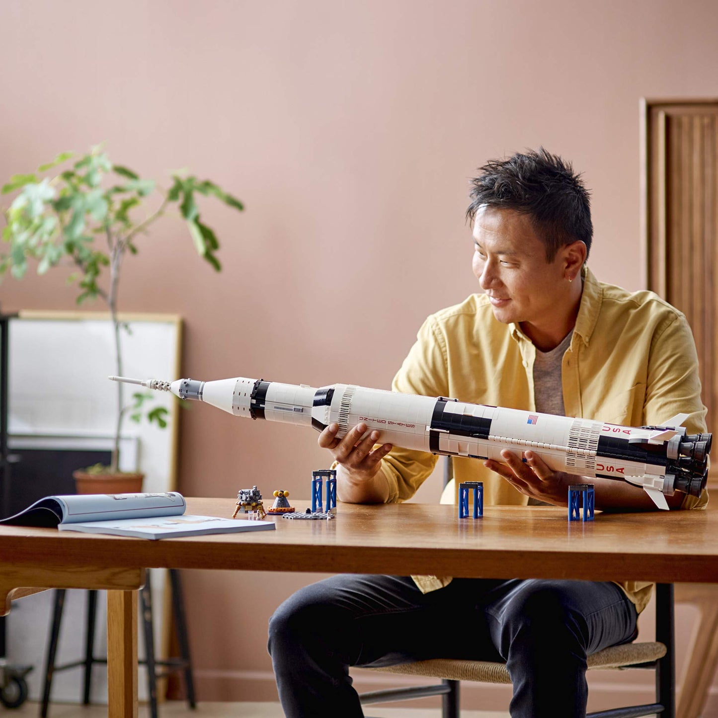LEGO Ideas NASA Apollo Saturn V 92176 — 1969-Piece Space Model Rocket
