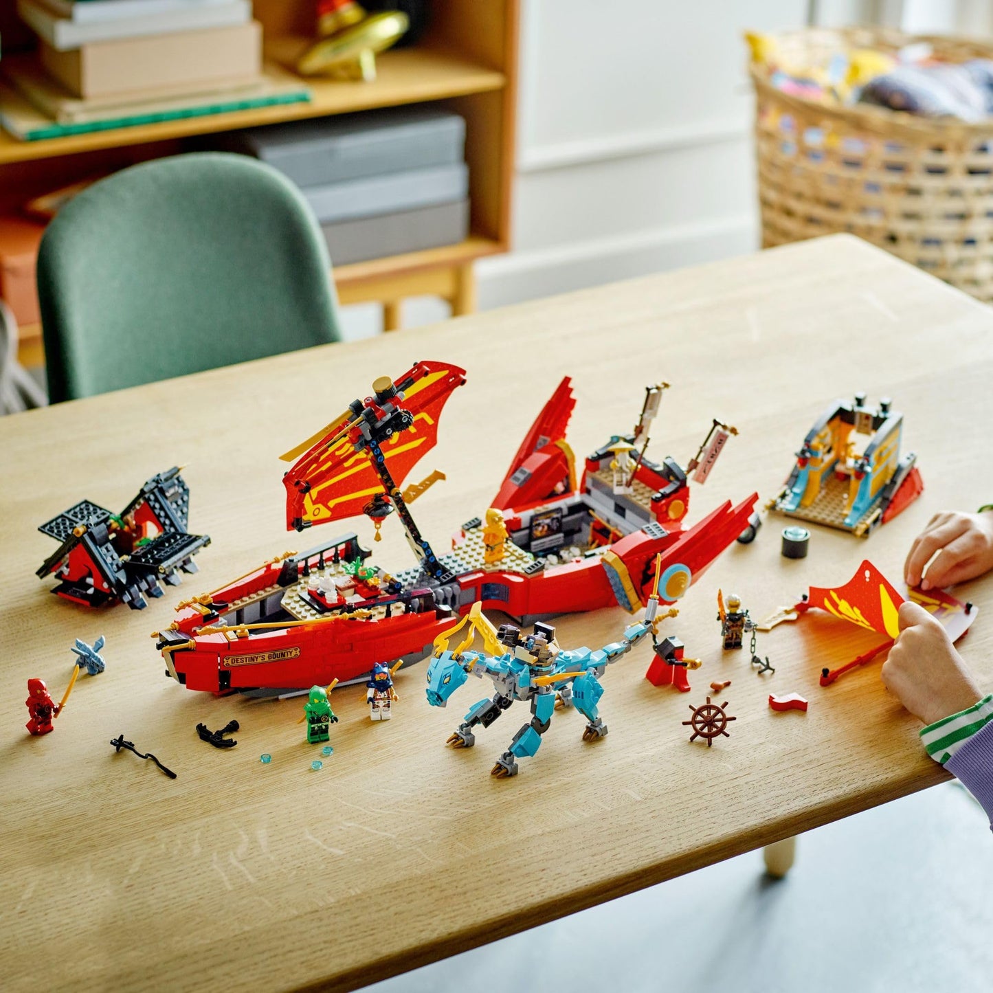 LEGO NINJAGO Destiny’s Bounty 71797 – Race Against Time Airship with Dragons & 6 Minifigures