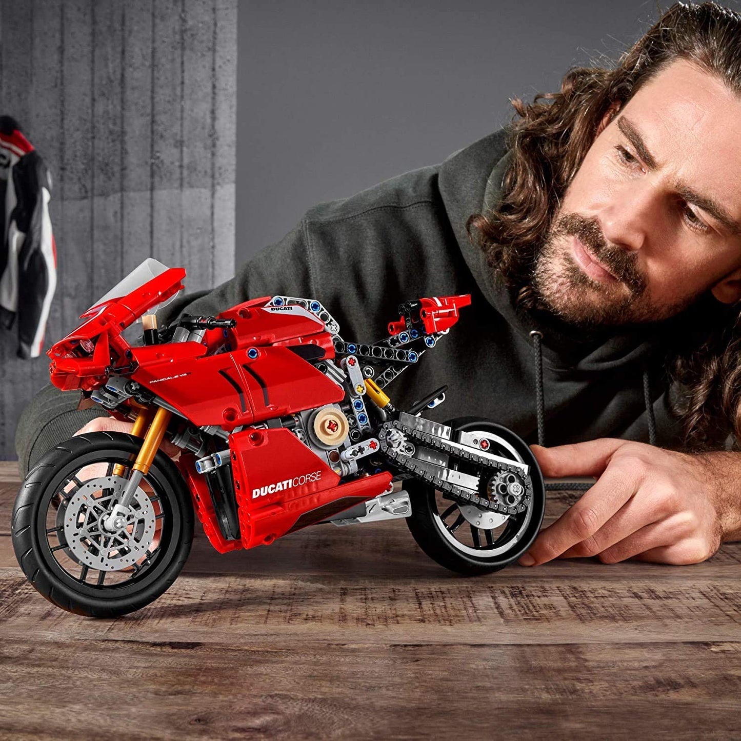 LEGO Technic Ducati Panigale V4 R 42107 – 2-Speed Gearbox, Working Suspension, Display Model for Adults