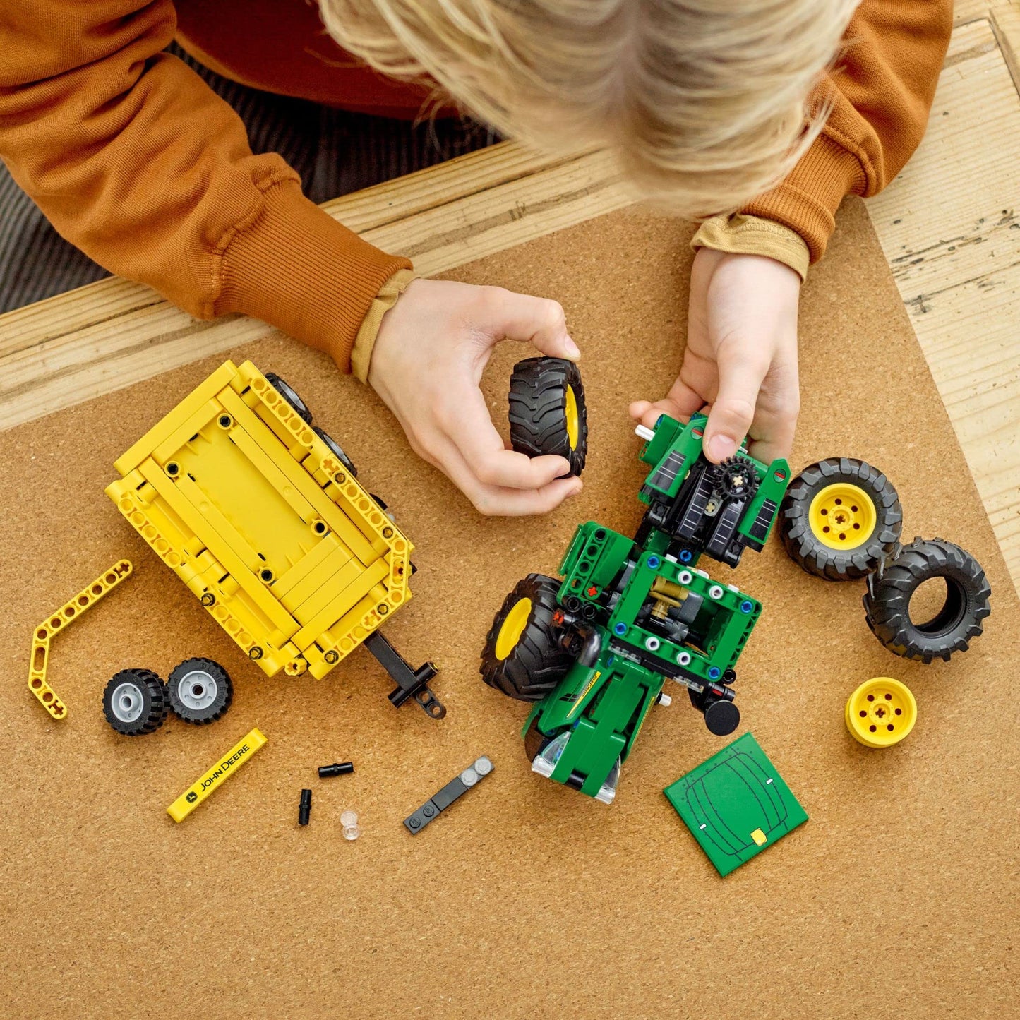 LEGO Technic John Deere 9620R 4WD Tractor 42136 with Tipping Trailer