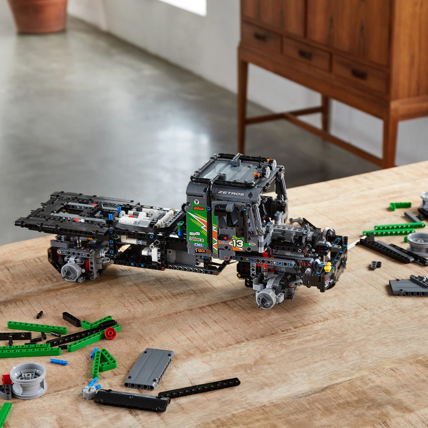 LEGO Technic 4x4 Mercedes-Benz Zetros Trial Truck 42129 – App-Controlled Building Kit (2,110 Pieces)
