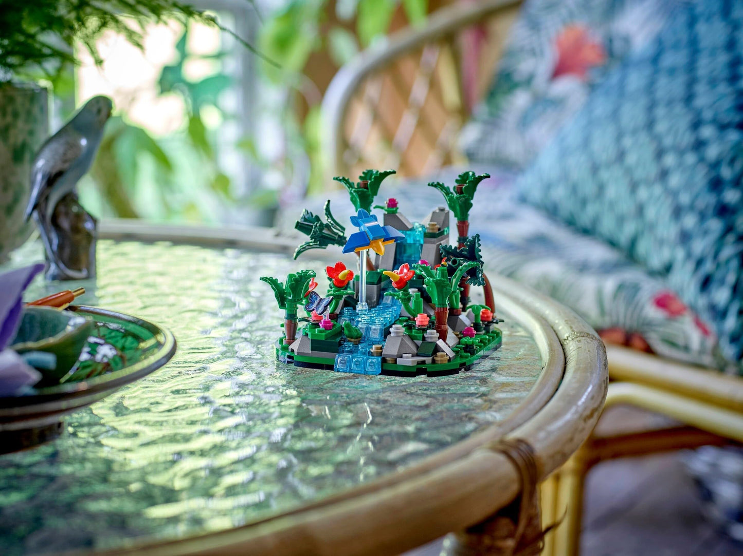 LEGO 40782 Tropical Rainforest Diorama – Limited Edition Display