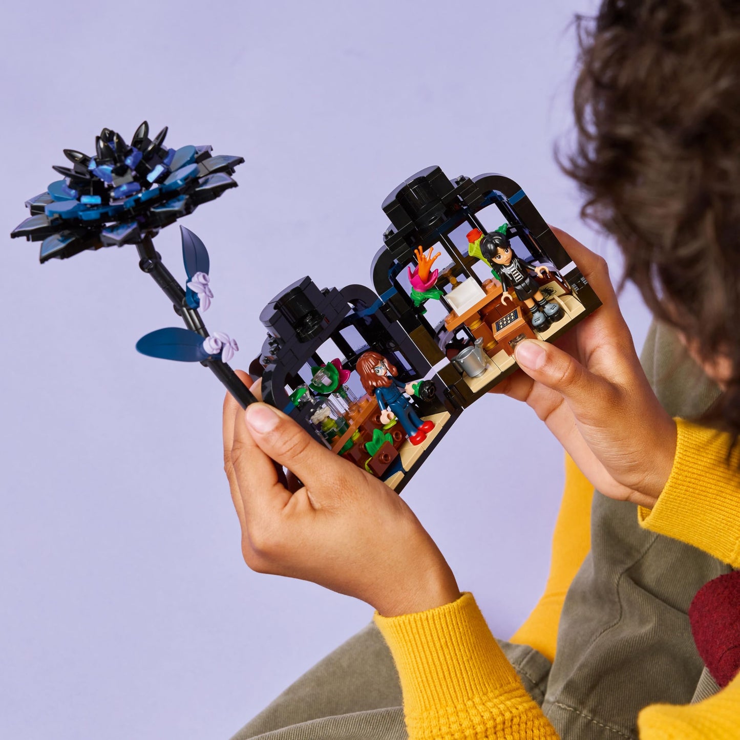 LEGO Wednesday Black Dahlia Flower 76784 – Hidden Nevermore Classroom with Wednesday Addams & Professor Thornhill
