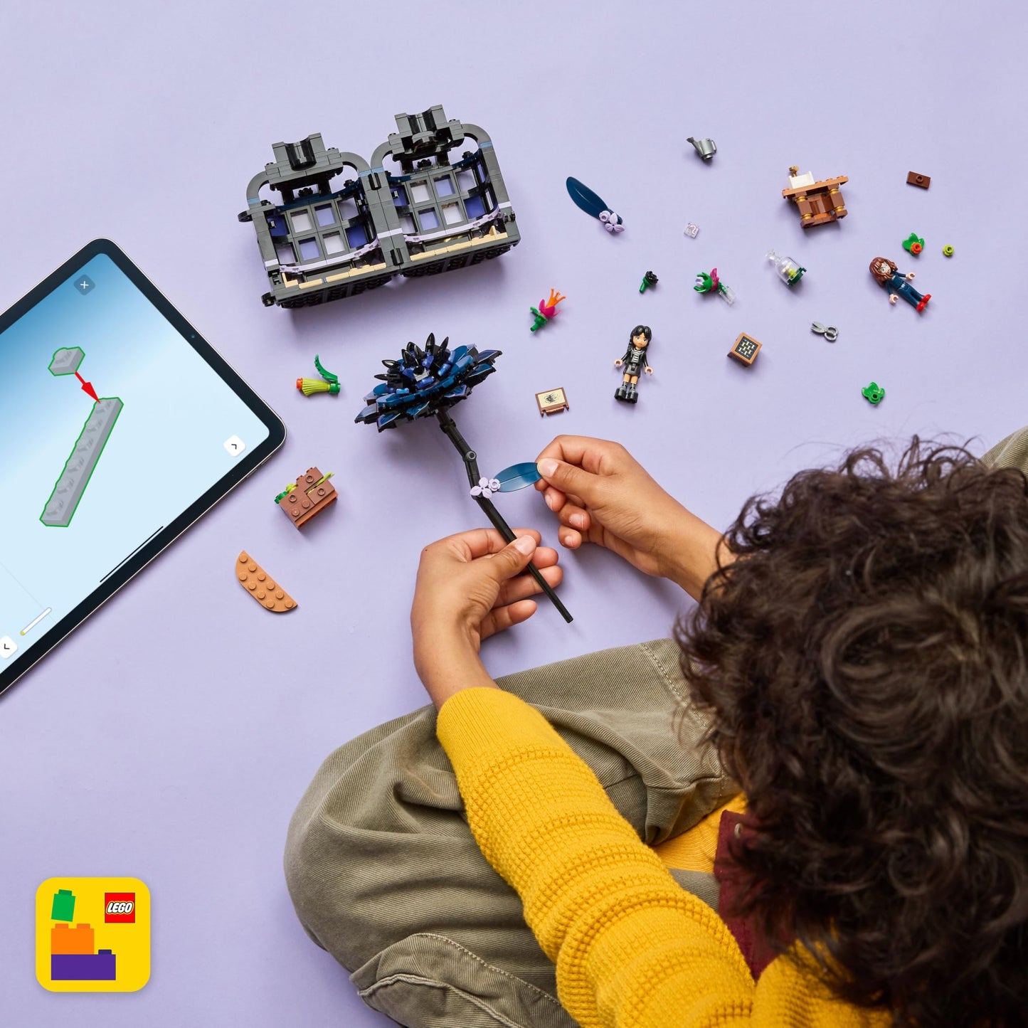 LEGO Wednesday Black Dahlia Flower 76784 – Hidden Nevermore Classroom with Wednesday Addams & Professor Thornhill