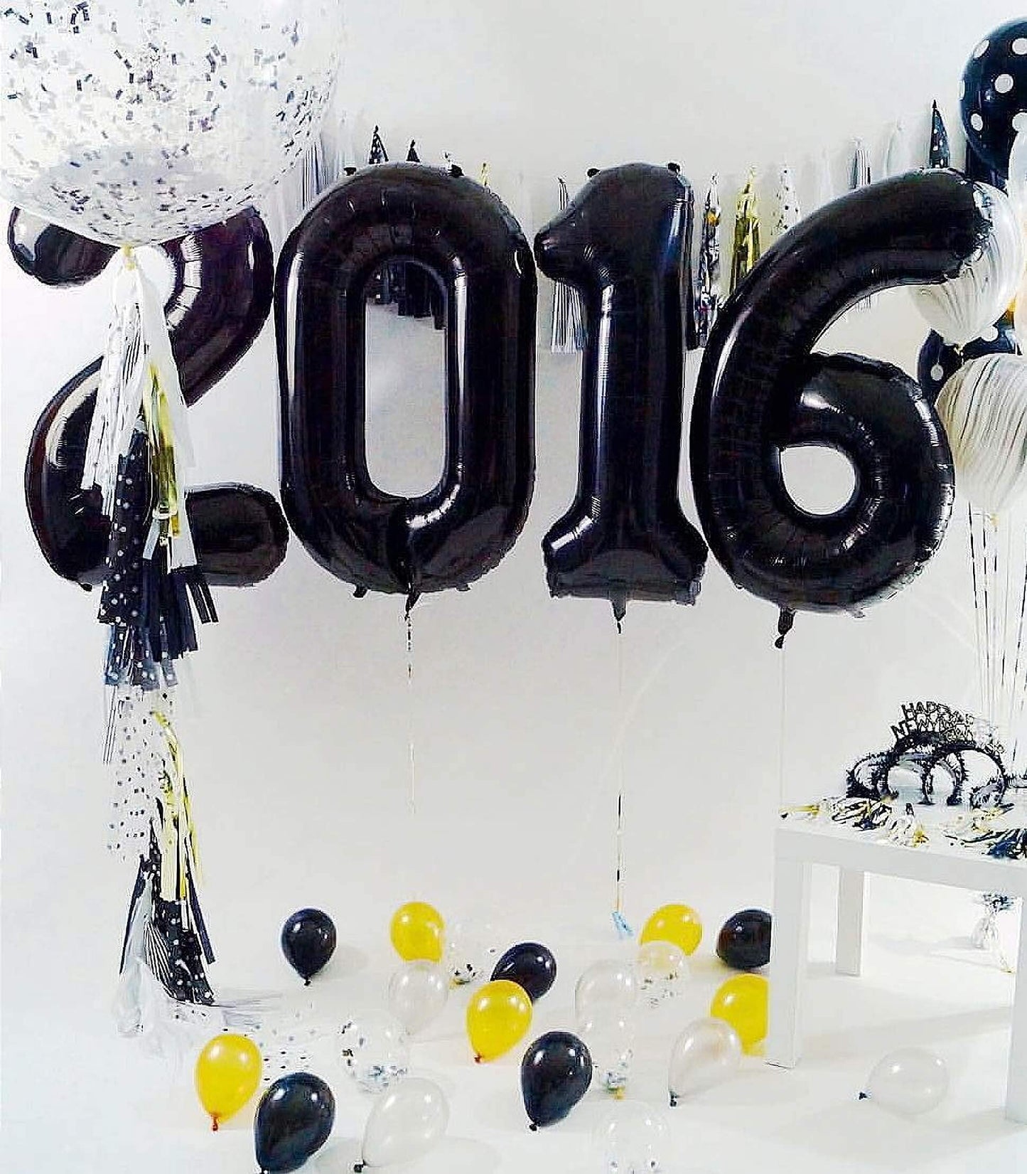 LHOAVWE 40in Black 60-Number Balloons – Giant Foil Mylar 60th Birthday Backdrop