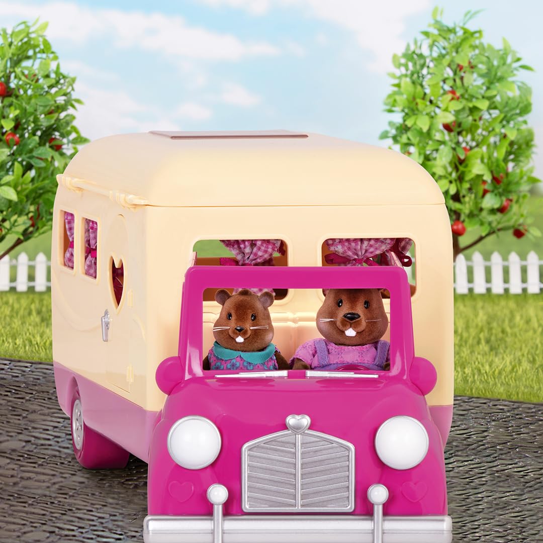 Li'l Woodzeez Happy Camper Pink – 40-Piece Dollhouse Playset with Detachable Vehicle, Furniture & Kitchen Accessories