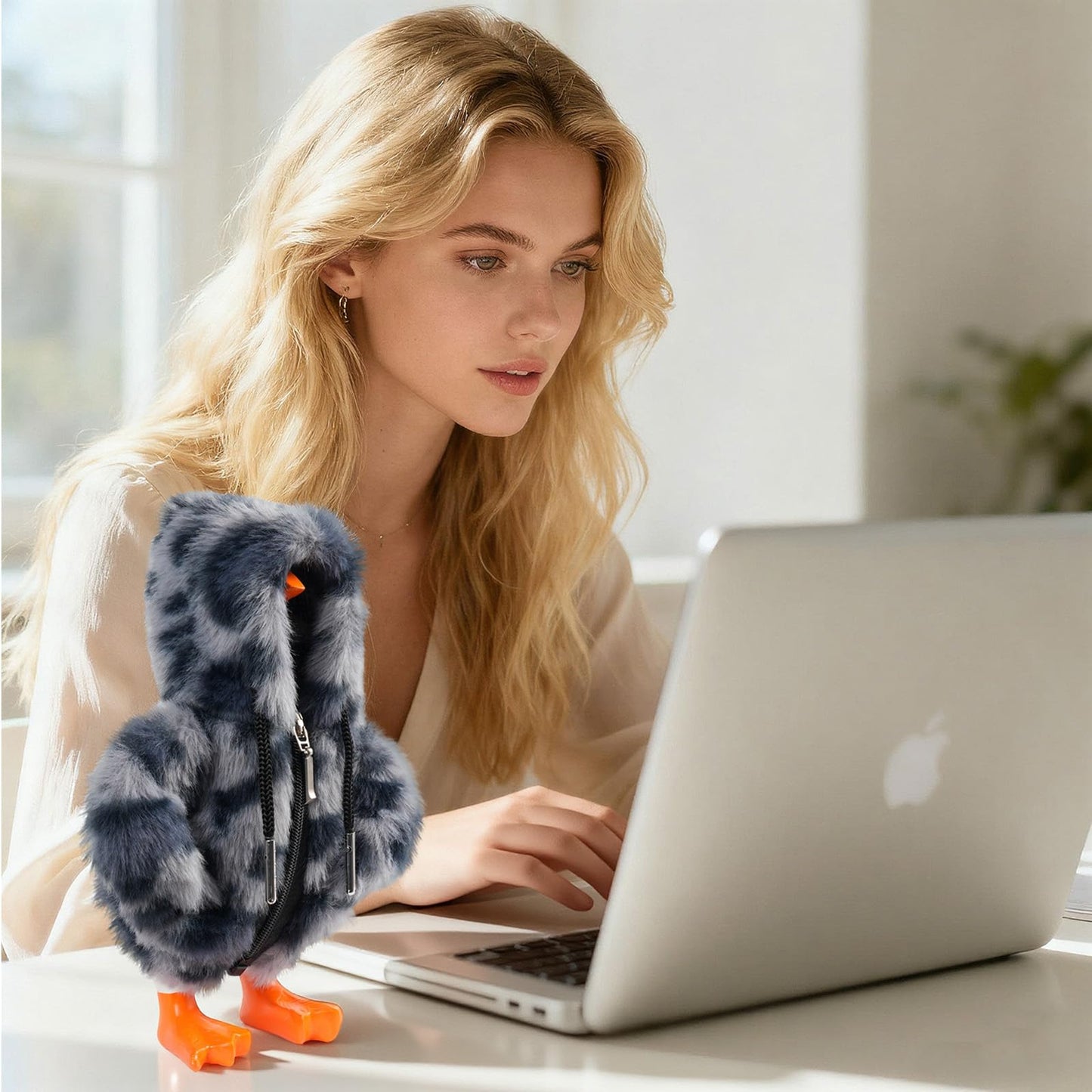 linastu 7-inch Desk Goose Hoodie: Grey Leopard Plush Outfit