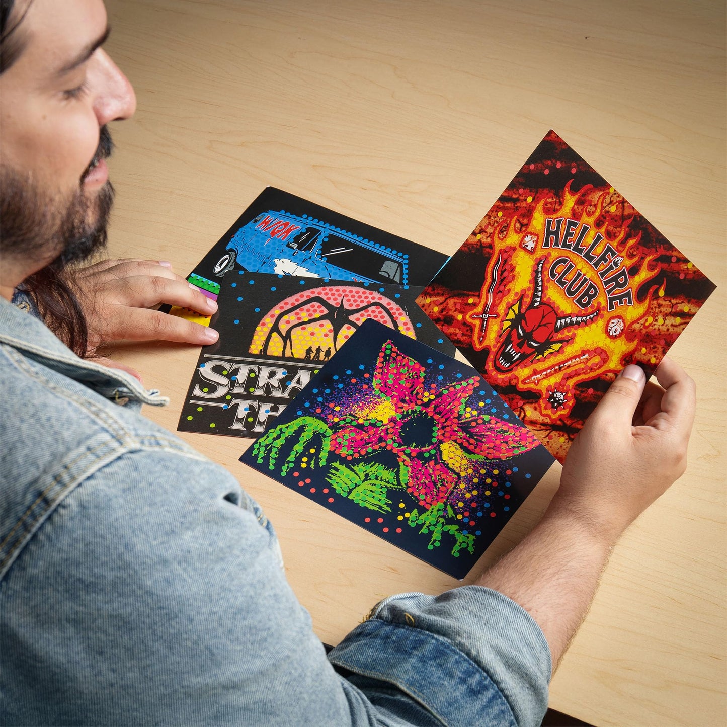 Lite-Brite Color POP Stranger Things Edition – Glow Art Kit with 650 Pegs & HD Screen
