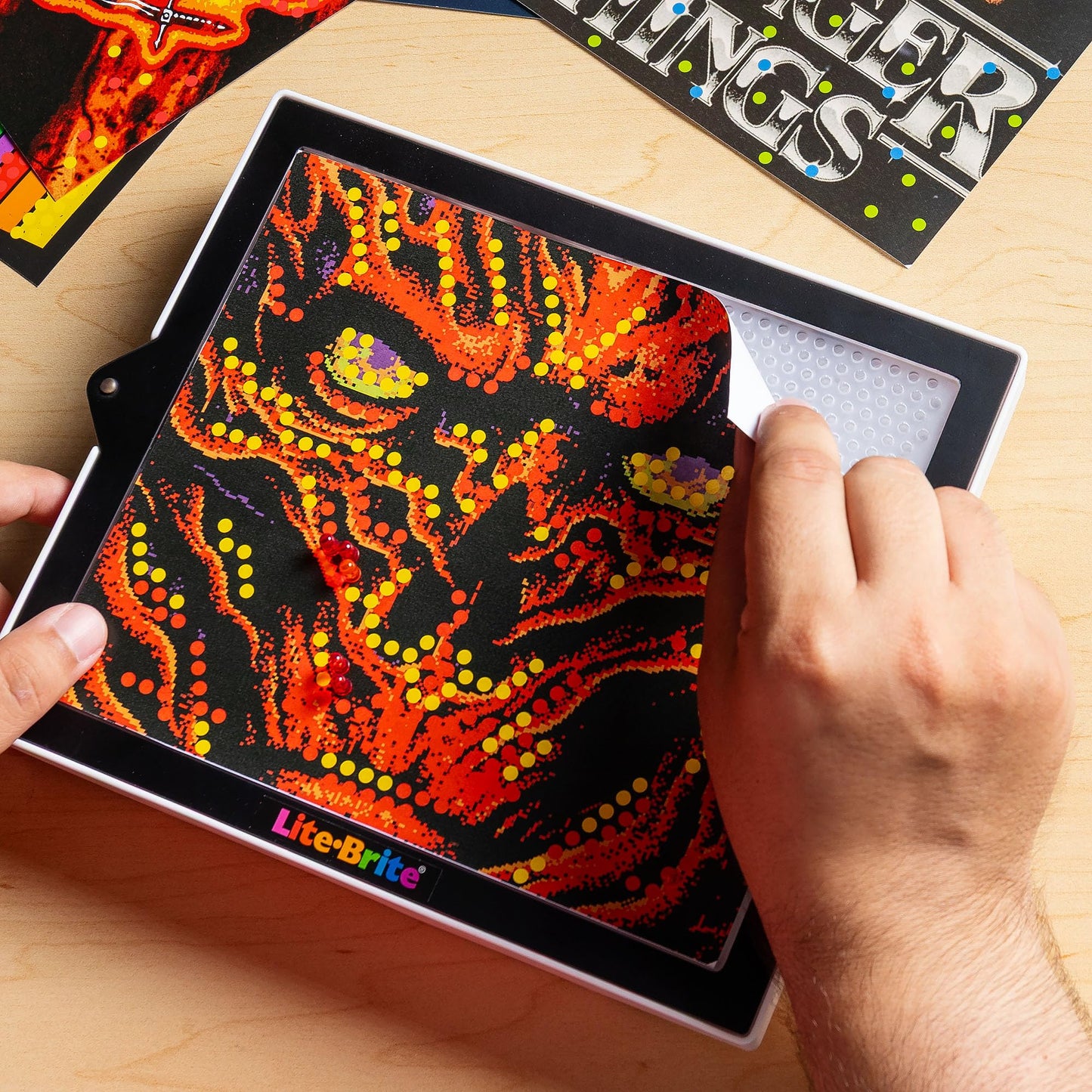 Lite-Brite Color POP Stranger Things Edition – Glow Art Kit with 650 Pegs & HD Screen
