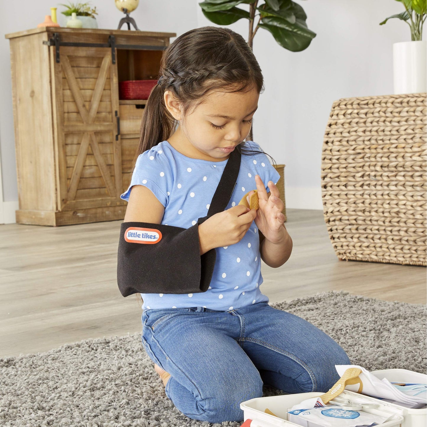Little Tikes First Aid Kit – Realistic Doctor Pretend Play Toy with 25 Accessories | Ages 3+
