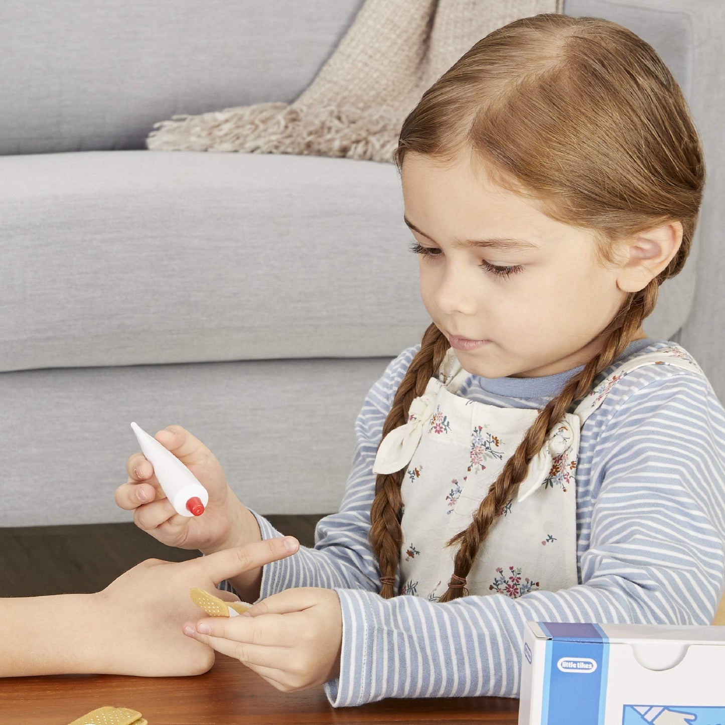 Little Tikes First Aid Kit – Realistic Doctor Pretend Play Toy with 25 Accessories | Ages 3+