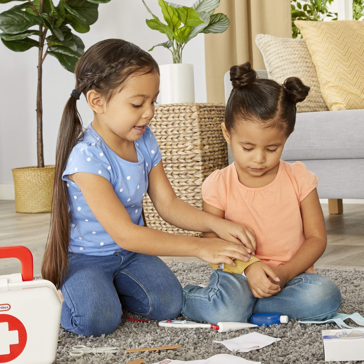 Little Tikes First Aid Kit – Realistic Doctor Pretend Play Toy with 25 Accessories | Ages 3+