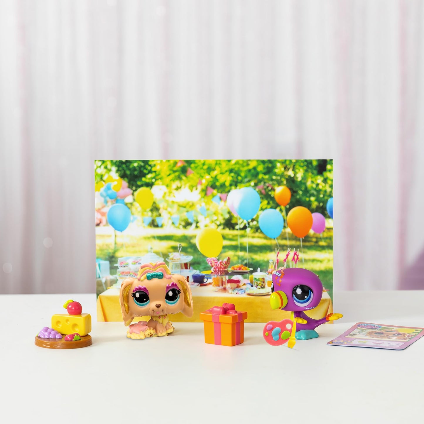 Littlest Pet Shop Series 2 Petfluencer Garden Party – 2 Mini Pets & Accessories