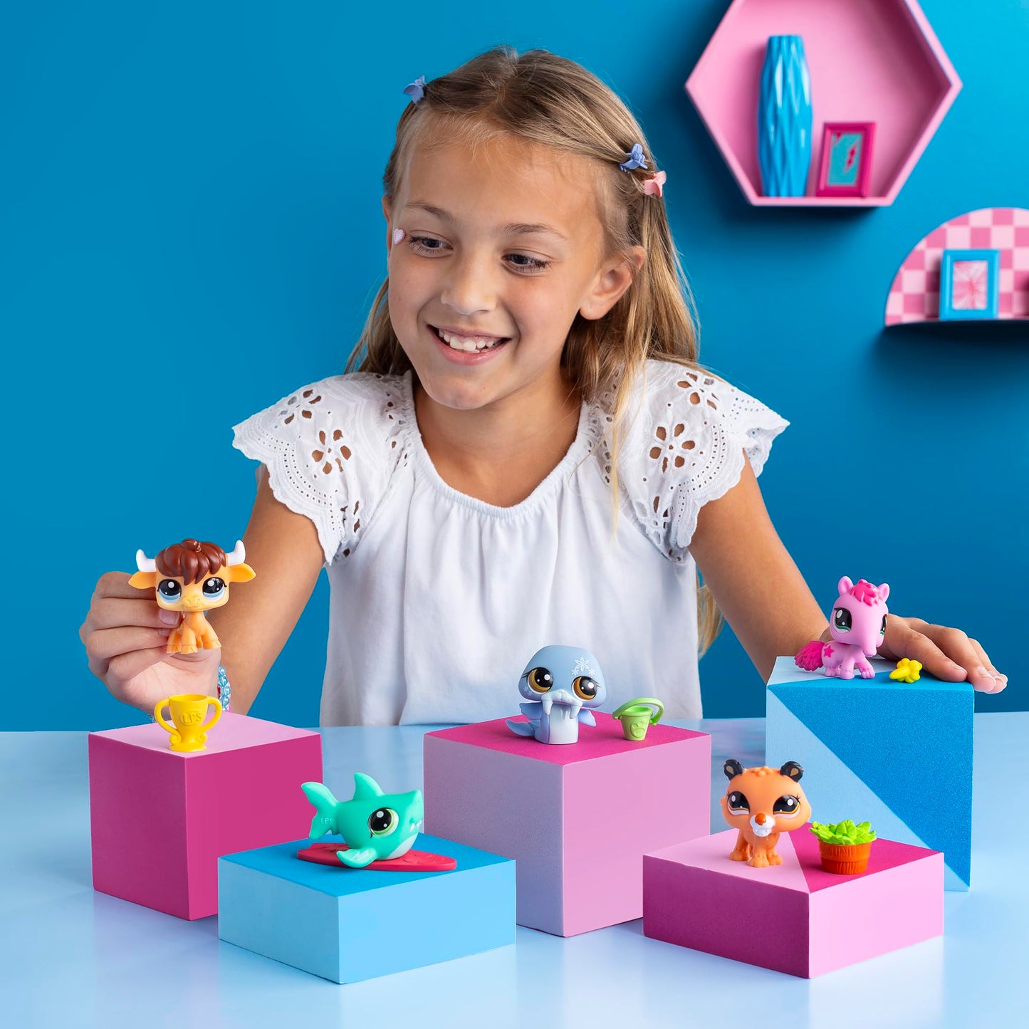 Littlest Pet Shop Gen 7 18-Pet Collector Display – Authentic Bobble Head Figures