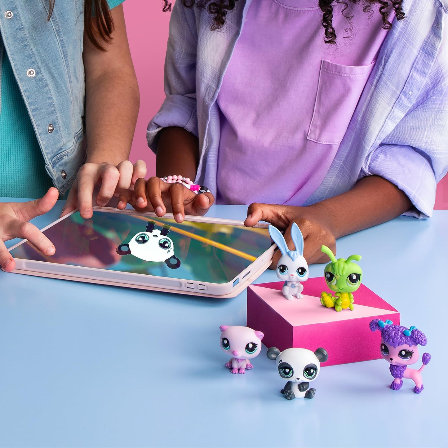 Littlest Pet Shop Gen 7 18-Pet Collector Display – Authentic Bobble Head Figures