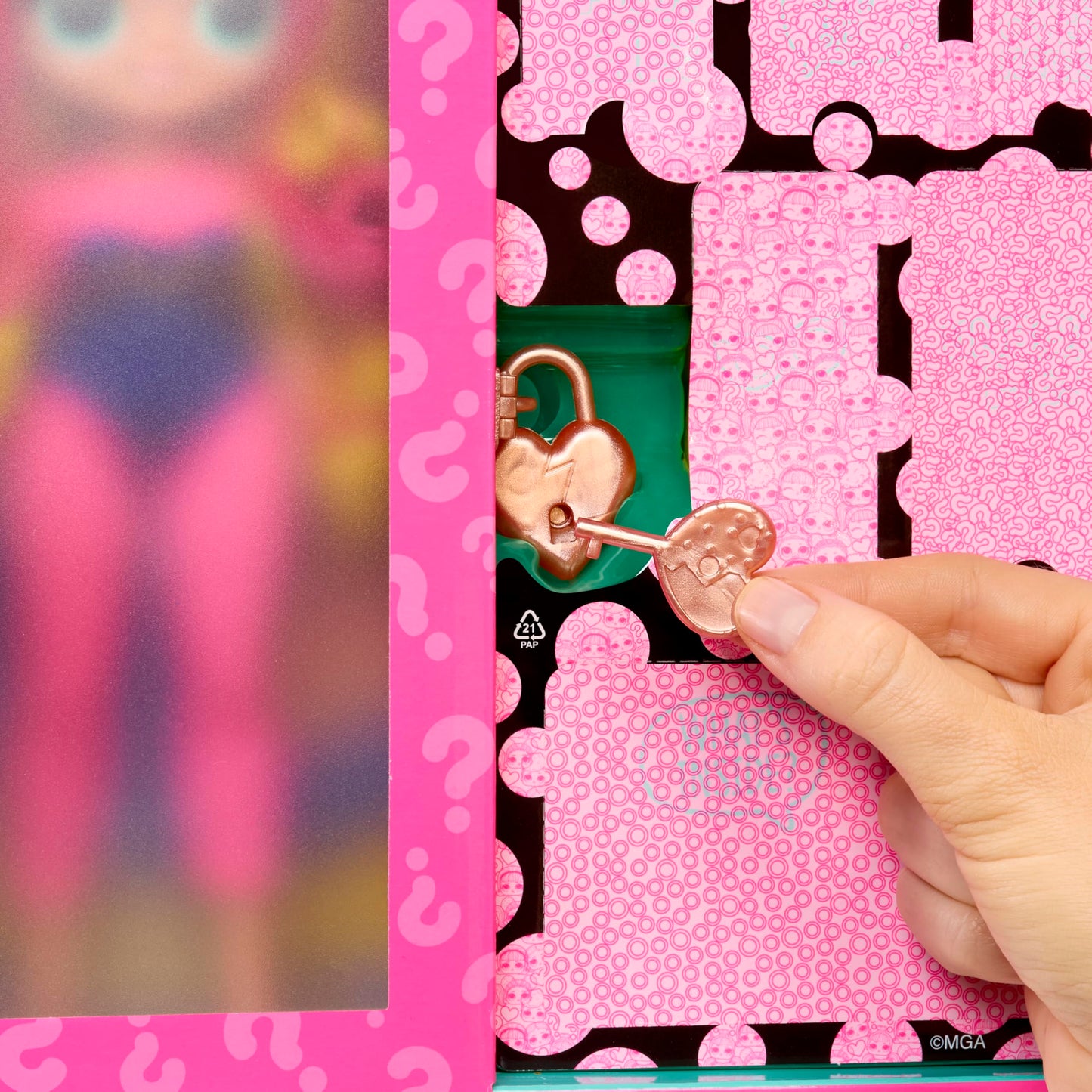 LOL Surprise! OMG Eye Spy - Superhero: Interactive Unboxing & Color Change Doll