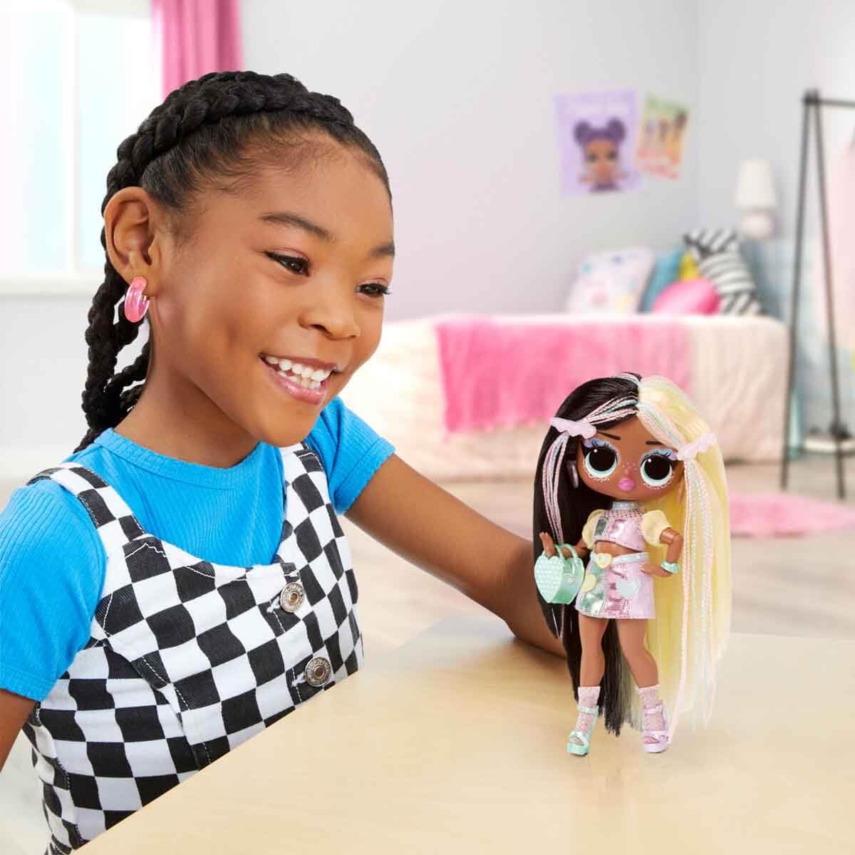 L.O.L. Surprise! Tweens Darcy Blush – 15 Surprises, Fashion Doll & Accessories | Gift for Kids 4+