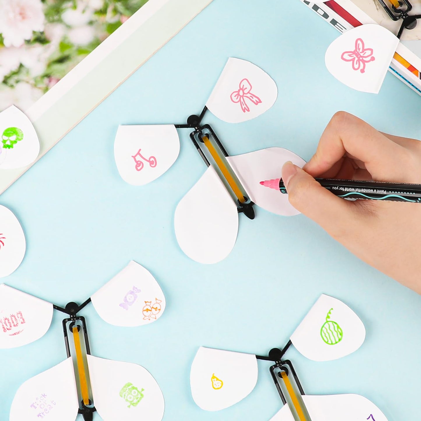LOMIMOS 20-Pcs Flying Butterfly Wind-Up Toy – White Wings, DIY Surprise Gifts