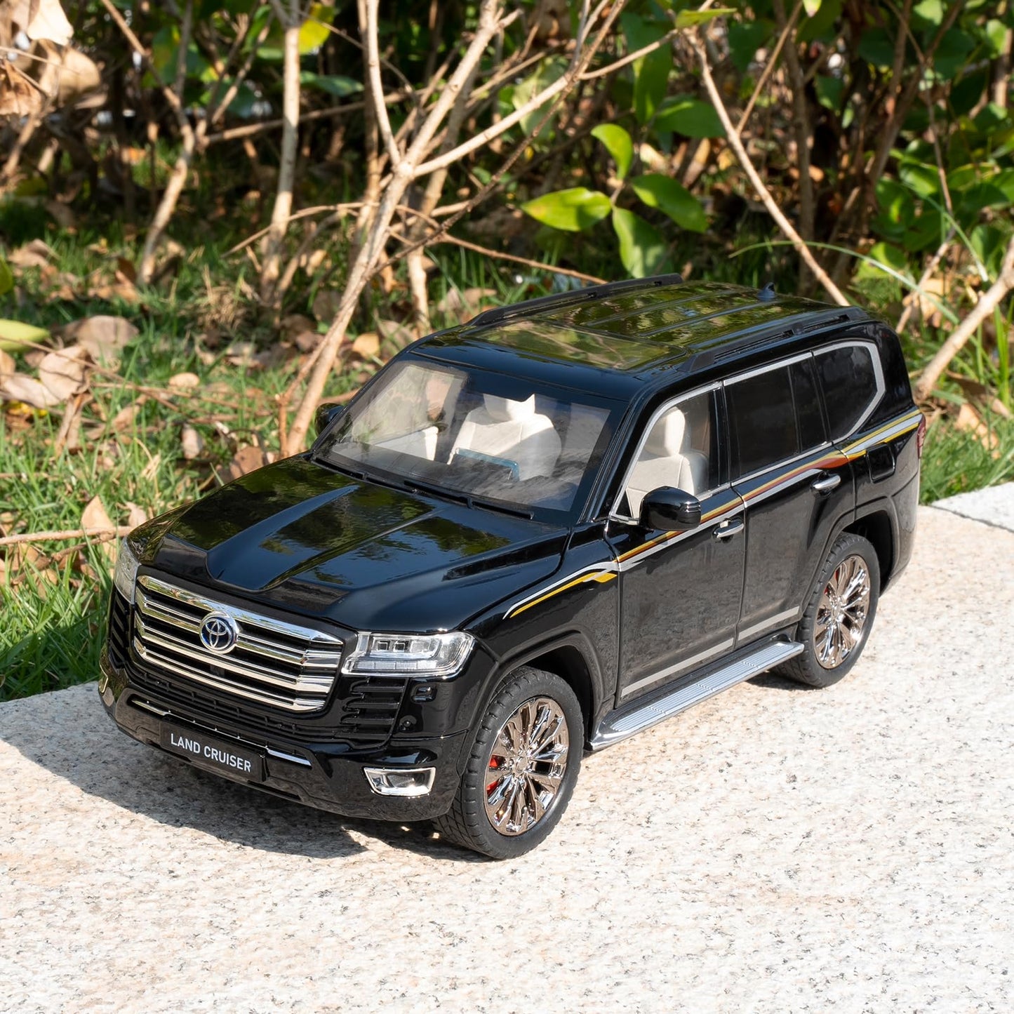 LOVEPOSELY 1:18 LC300 Diecast Model Car – Pull Back with Lights & Sounds, Black