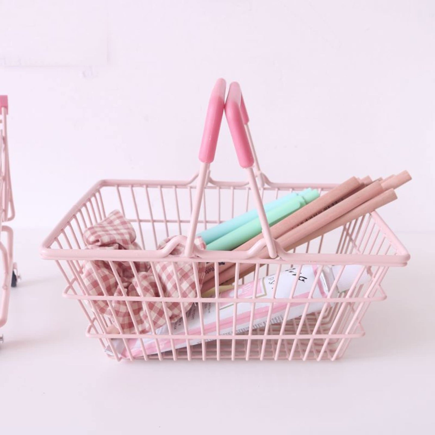 LUOZZY Mini Dollhouse Shopping Cart & Basket – Pink Pretend Play Grocery Cart for Kids (5.31×3.74×5.9 in)