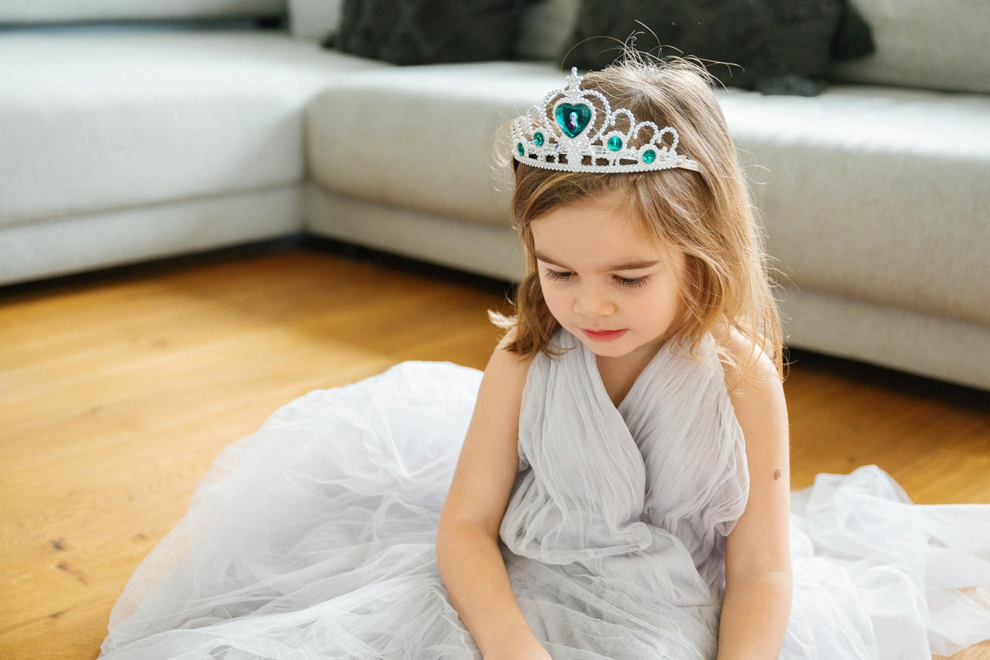 LUV HER Frozen-Themed Princess Crown & Wand Set – 8 Pack (4 Tiaras, 4 Wands) ICY Blue & Silver