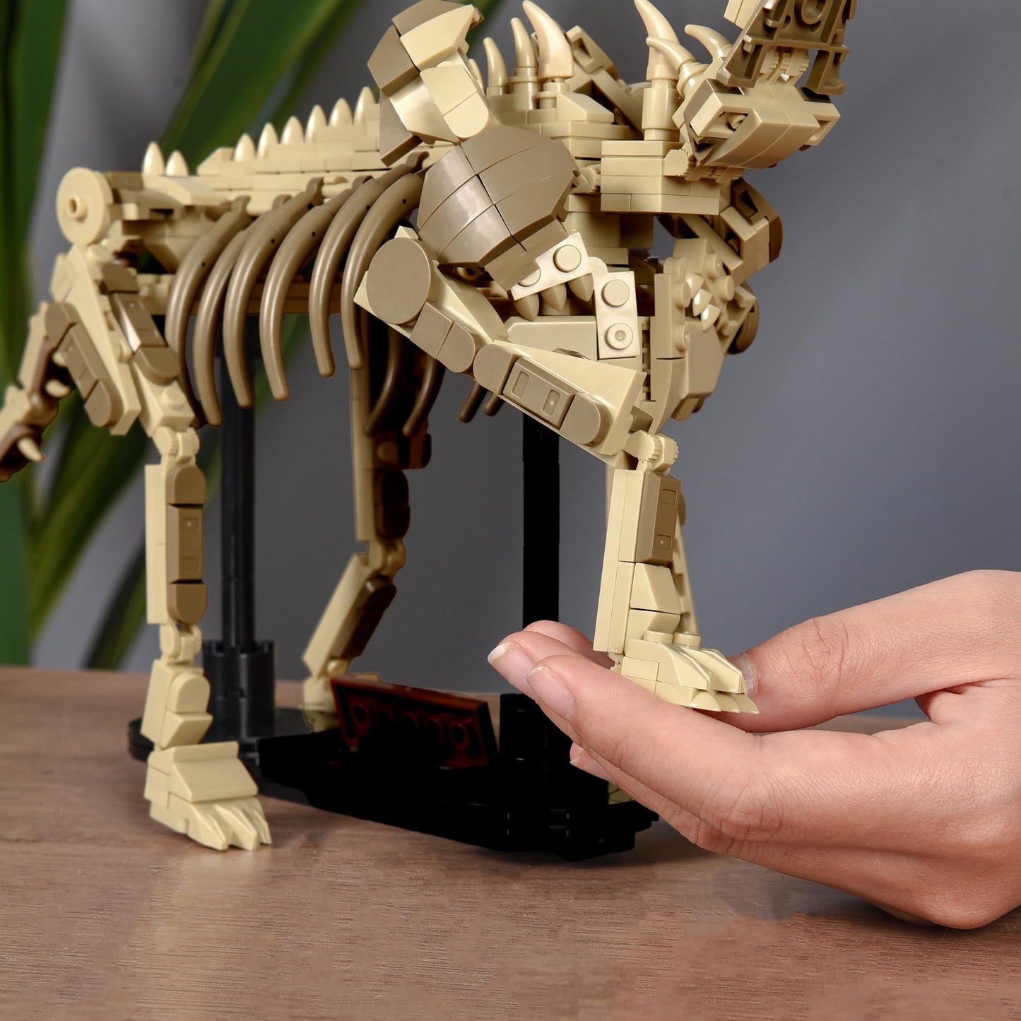 LUXEBLOCKS Brontosaurus Skeleton Building Set – 19-Inch Display Model with Articulated Joints (476 Pieces)