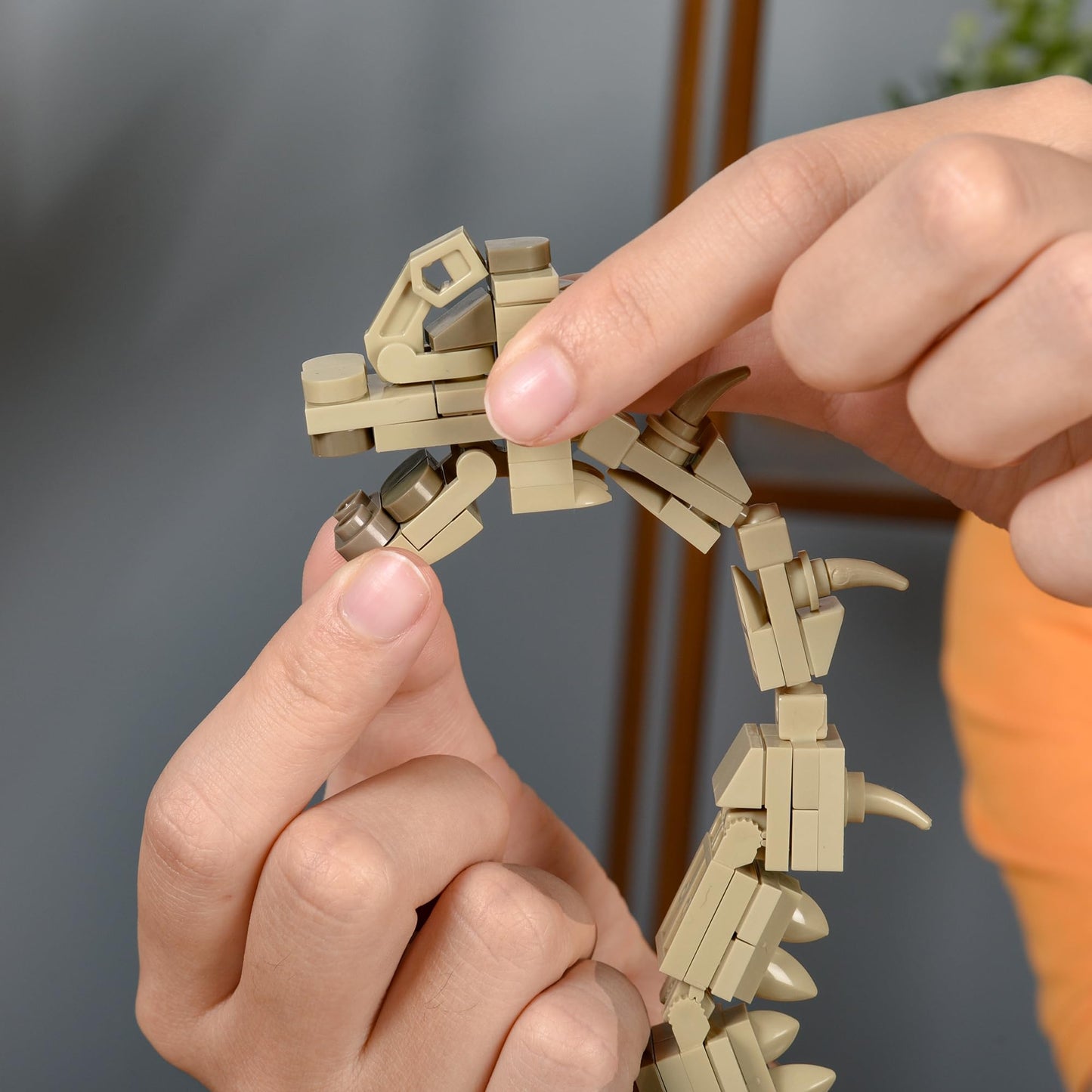LUXEBLOCKS Brontosaurus Skeleton Building Set – 19-Inch Display Model with Articulated Joints (476 Pieces)