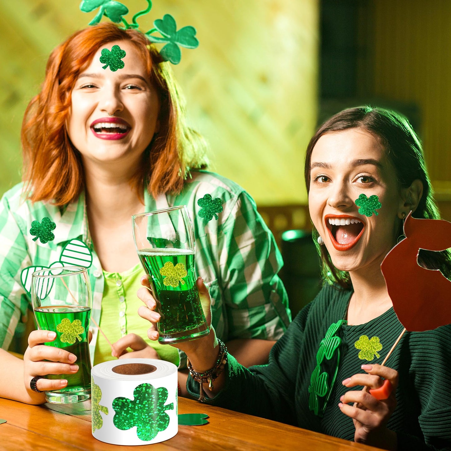 Lxzyu St Patrick's Day Stickers Roll – 500 Shamrock Holographic Glitter Labels (3.8 cm)