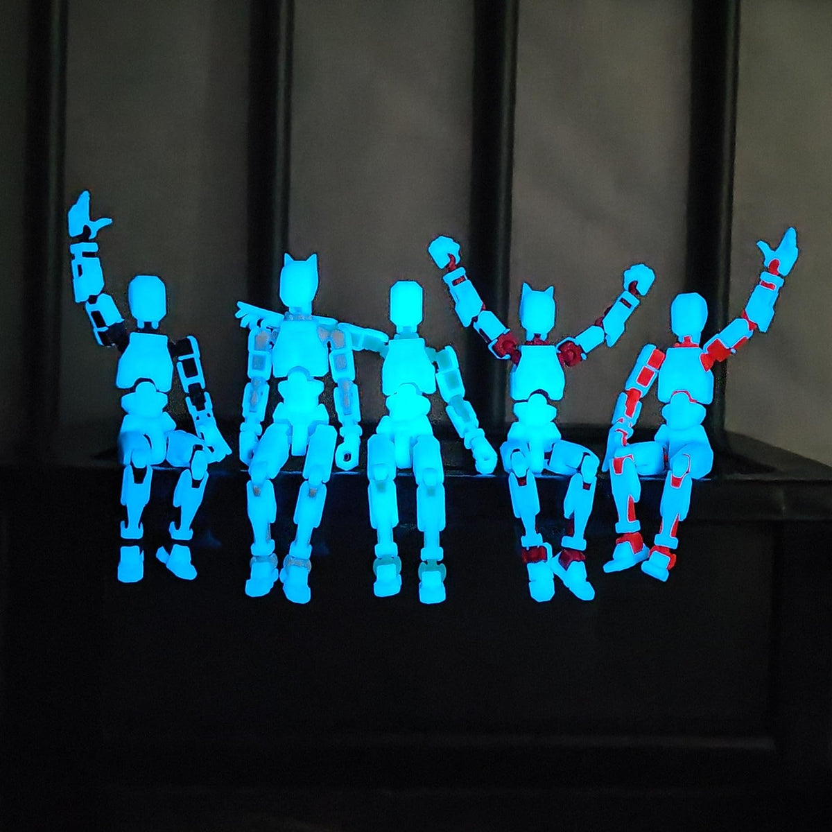 masijssa Titan 13 Glow-in-the-Dark Action Figures – Fully Assembled 3D Robot Duo (Blue/Black + Dog)