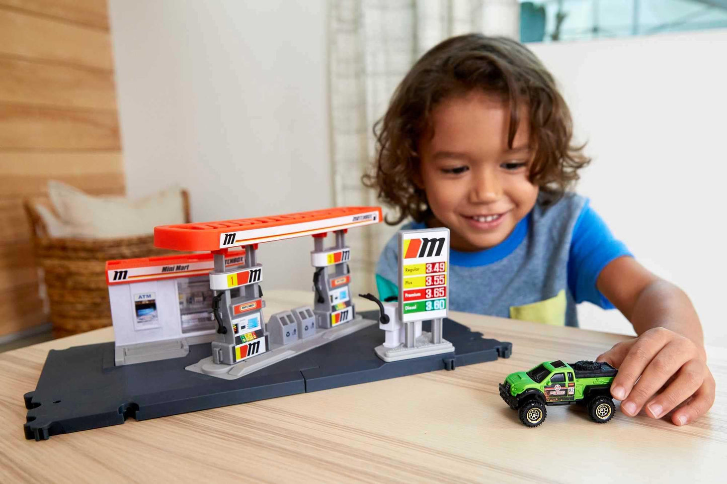 Matchbox Action Drivers Fuel Station Playset – 1:64 Scale Car, Moveable Hoses & Car-Activated Features