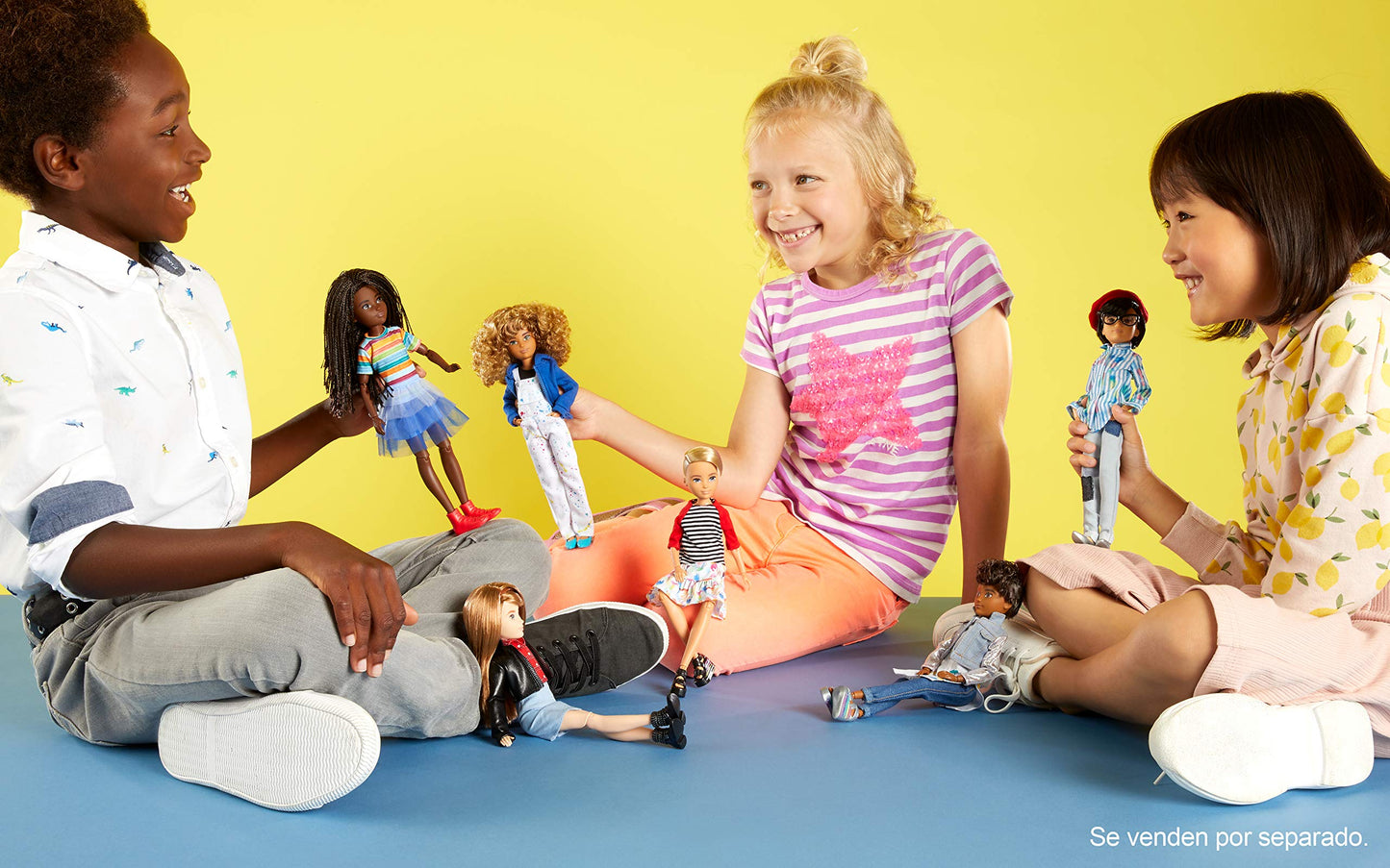Mattel Creatable World Deluxe DC-220 Character Kit – Customizable 11-Inch Doll with Blonde Curly Hair & Mix‑and‑Match Outfits