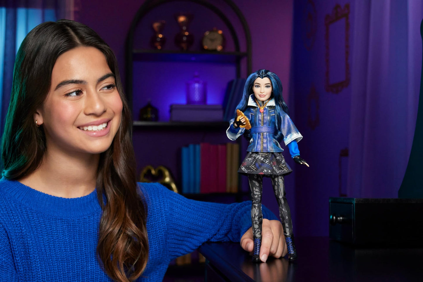Mattel Descendants Evie Isle of the Lost 10th Anniversary Fashion Doll – Removable Outfit & Magic Mirror