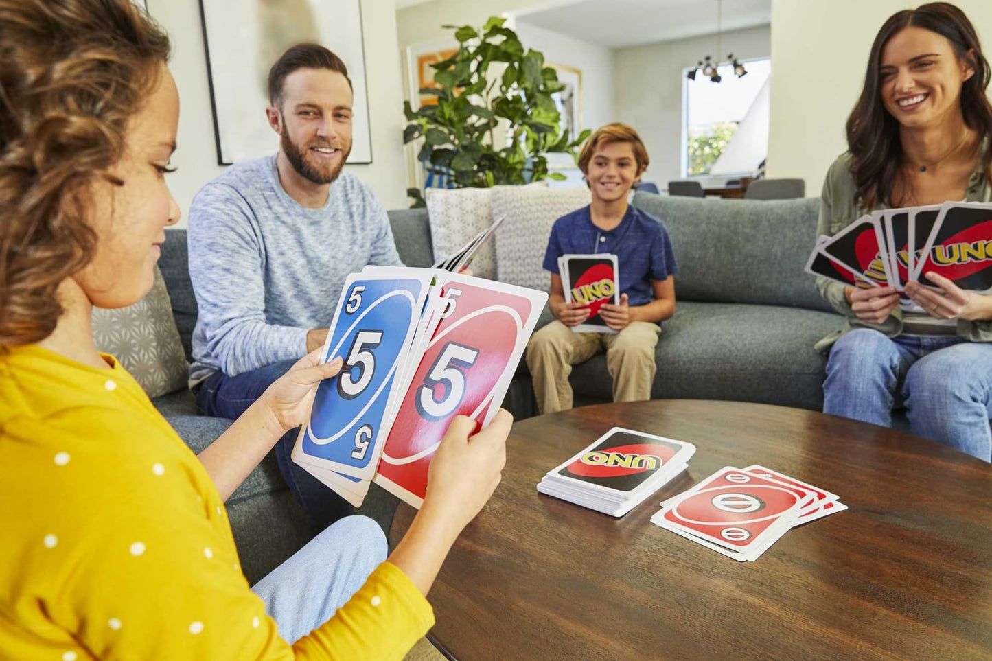 Mattel Games Giant UNO Card Game – Color-Blind Accessible, Customizable Large Deck for 2-10 Players
