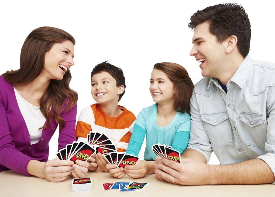 Mattel Games UNO: Classic Card Game – Fast Fun for Everyone