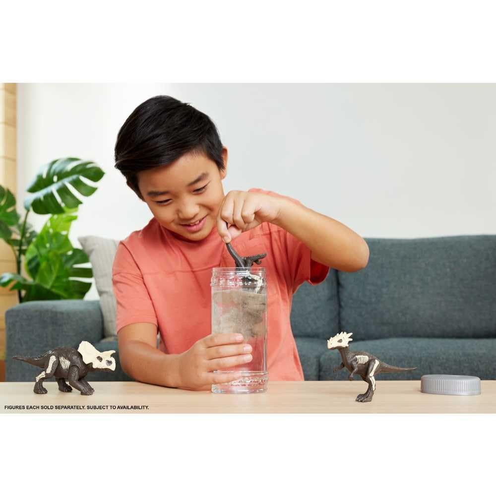 Mattel Jurassic World Dino Reveal – Unpack Surprise, Warm Water Color Change, 5-7 Inches, Species Vary