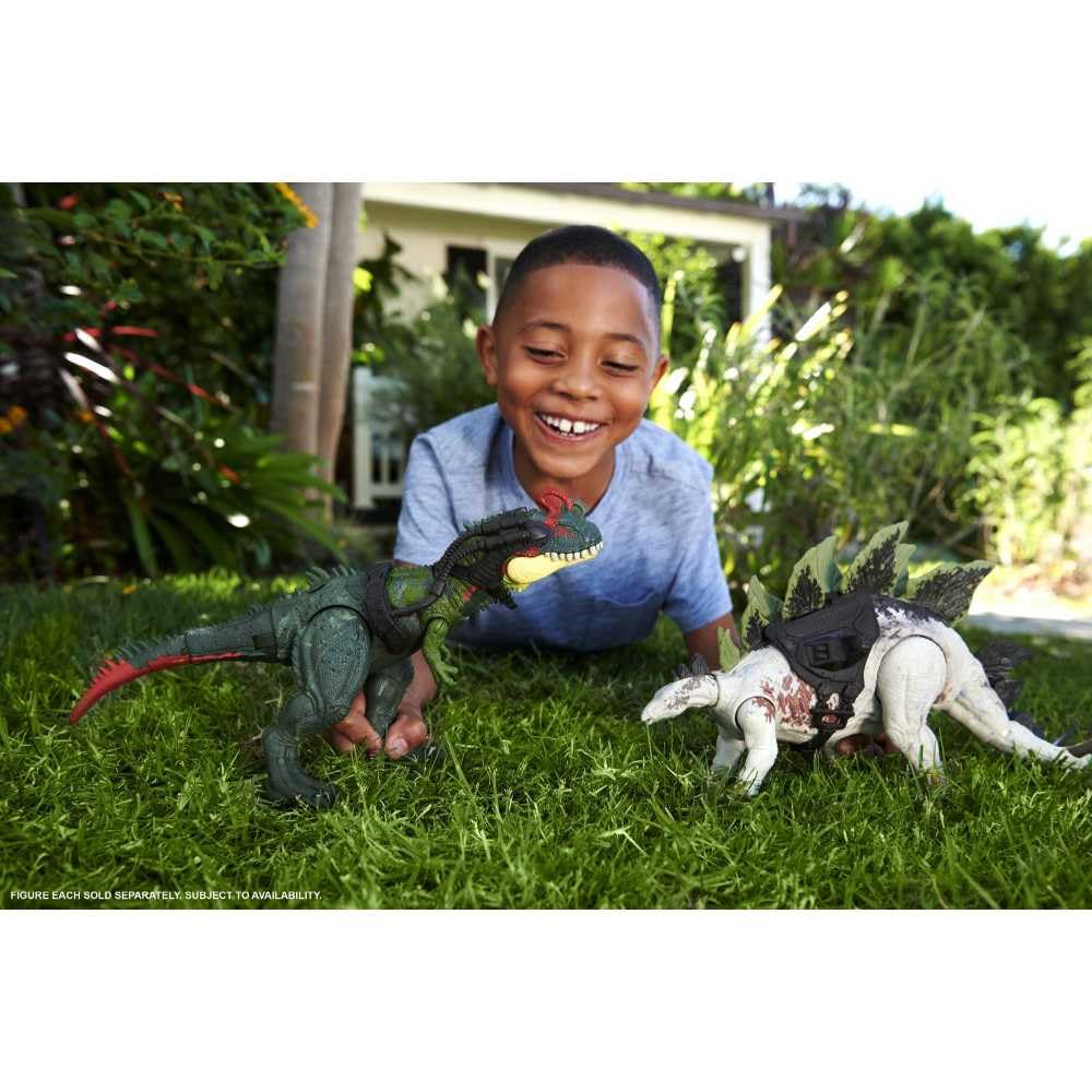Mattel Jurassic World Gigantic Tracker Sinotyrannus Action Figure with Attack Motions & Tracking Gear
