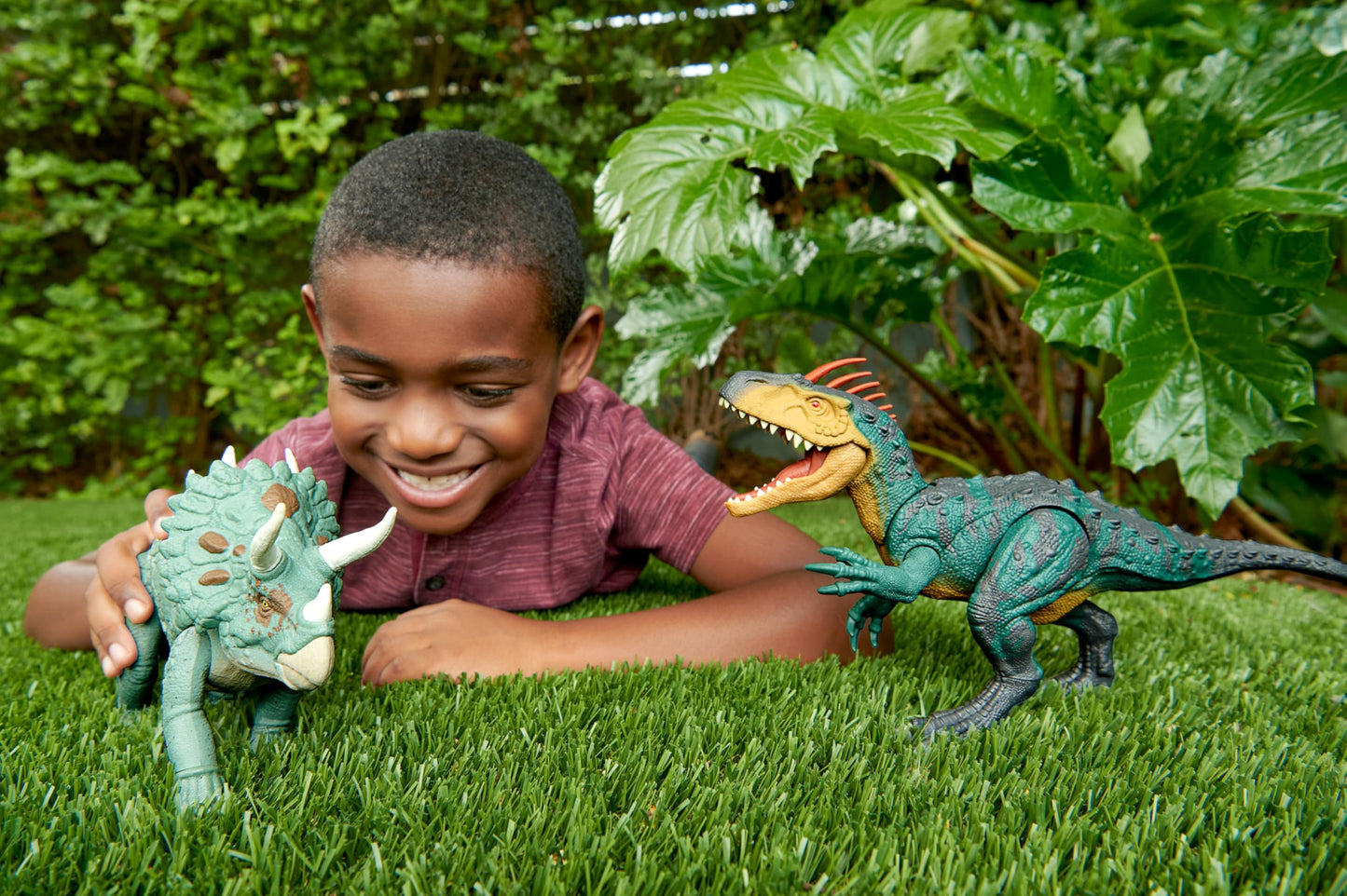 Mattel Jurassic World Gigantic Tracker Triceratops – Headbutt Attack & Evolved Horn