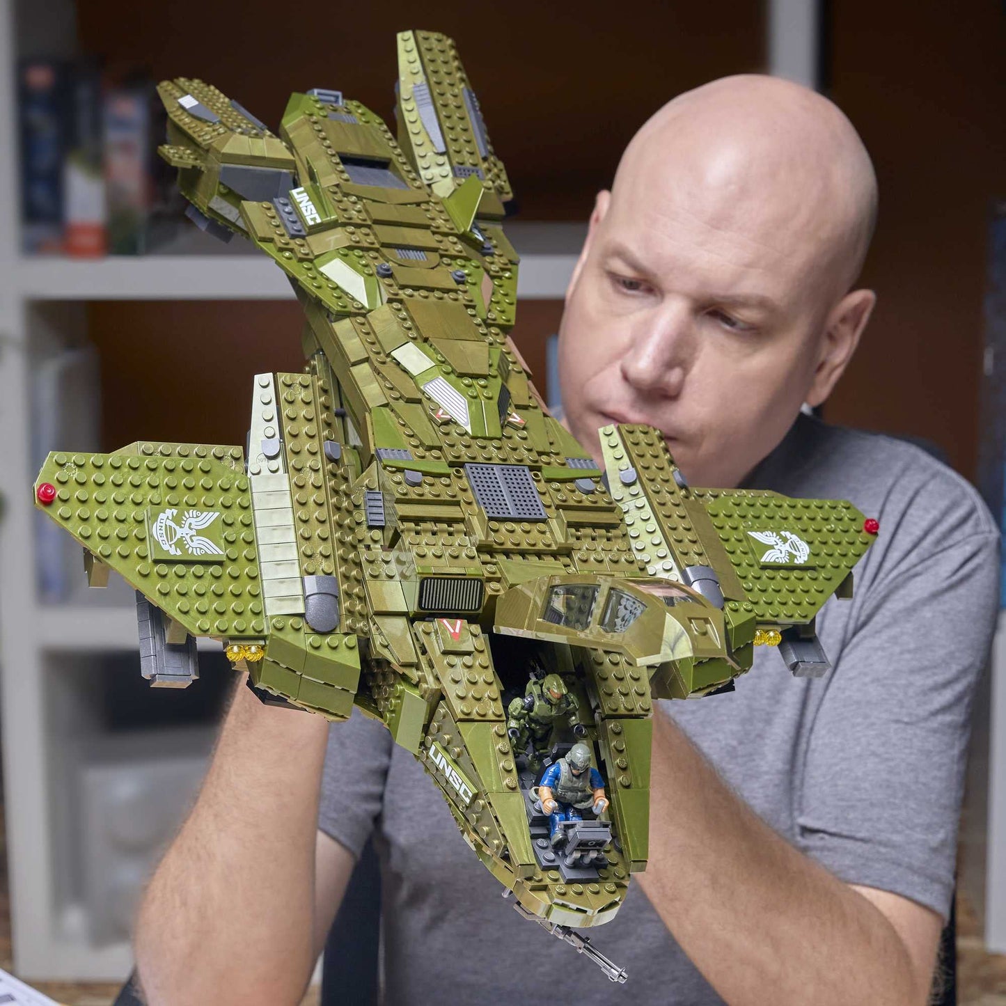 Mattel MEGA Halo Pelican Inbound Vehicle | 2024 Pieces, 3 Micro Figures, 2-in-1 Build | For Collectors